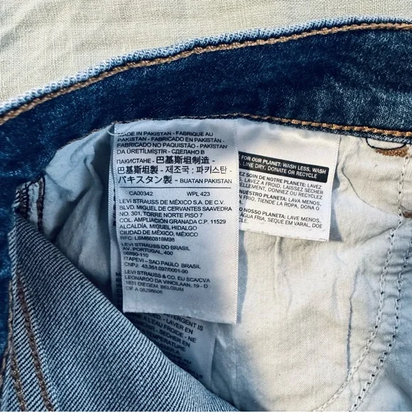 Levi’s Mile High Cropped Wide Leg Jeans Size 31 - Picture 7 of 9